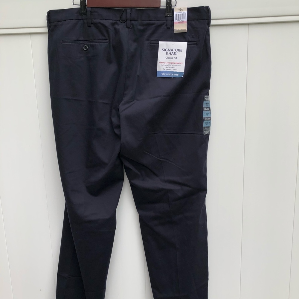Dockers Signature Men’s Khaki Pants - Classic Fit - Picture 4 of 5